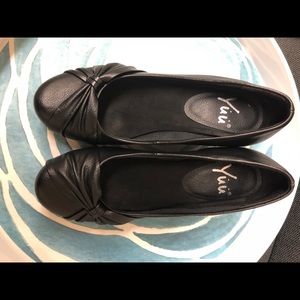 Yuu black wedge shoes! Only worn once!